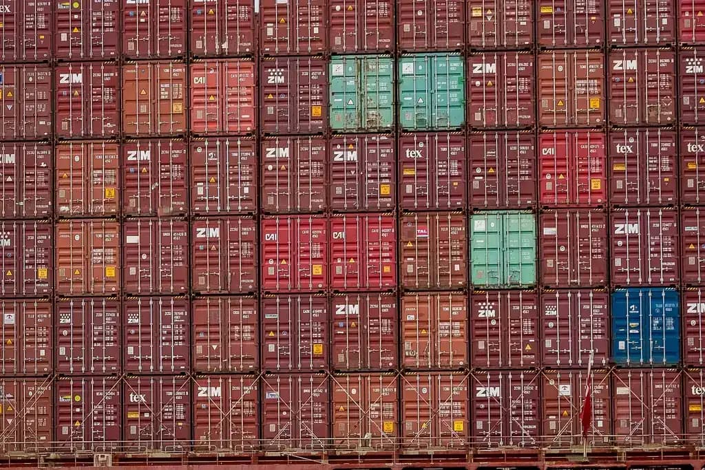 Virtual Machines vs Containers: What's the Difference? | Carpathian