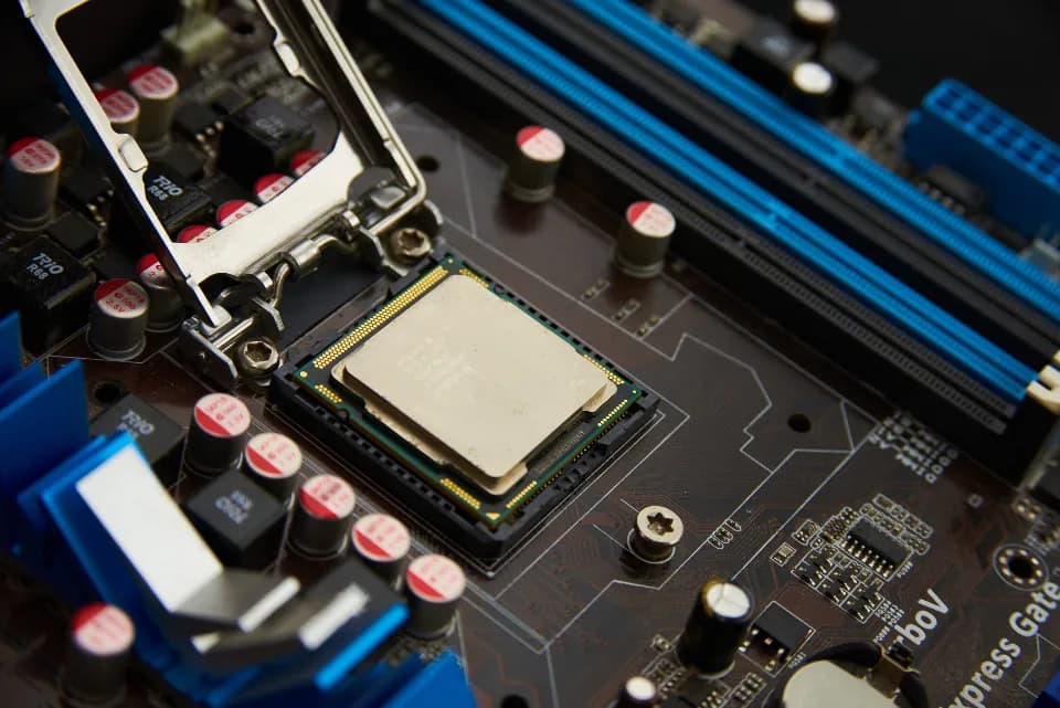 What VPS Specs Do You Need to Run a LLM? | Carpathian Pubs